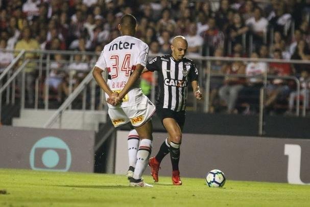 Atlético saiu atrás, conseguiu virada com Róger Guedes e Ricardo Oliveira, mas cedeu empate no Morumbi