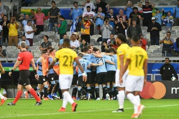 Fotos de Uruguai x Equador, no Mineiro