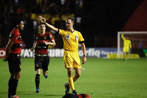 Na Ilha do Retiro, o Sport recebeu o América-MG para tentar buscar sua terceira vitória consecutiva
