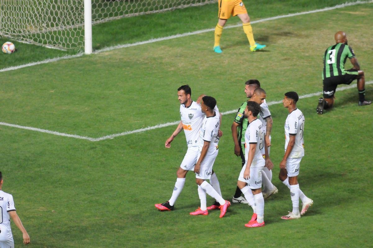 Marrony ampliou e fez 2 a 0 para o Atltico no Independncia