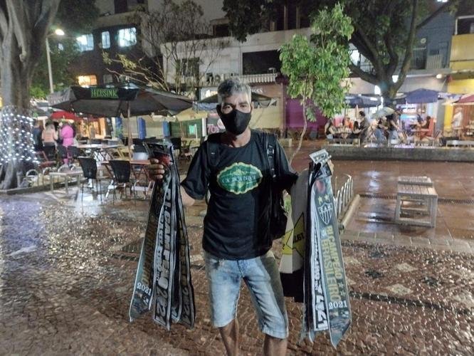 Atleticanos acompanharam Flamengo 2x1 Ceará nos bares de Belo Horizonte, na expectativa de comemorar o título antecipado do Campeonato Brasileiro. No entanto, o rival carioca venceu o time nordestino e adiou a festa atleticana.