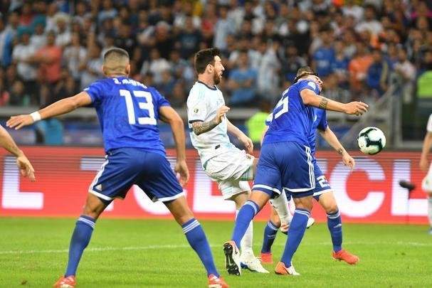 Fotos do empate por 1 a 1 entre Argentina e Paraguai, no Mineiro, pela Copa Amrica