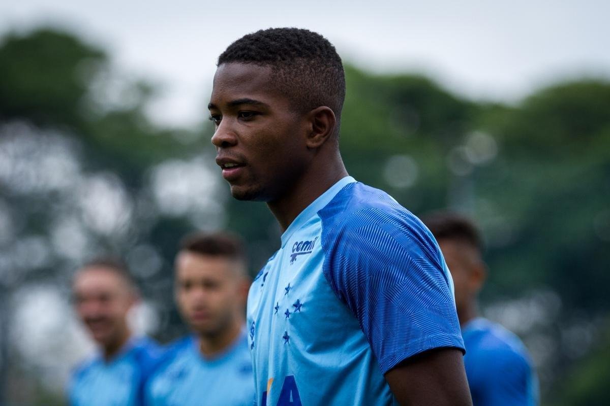 Cac (zagueiro) - o Cruzeiro detm apenas 30% dos direitos econmicos do jovem de 19 anos.