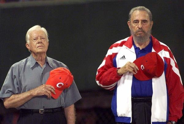 Ex-presidente norte-americano Jimmy Carter e Fidel Castro durante jogo de beisebol em fevereiro de 2008