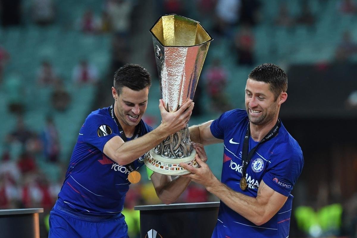 Com direito a um show de Hazard no segundo tempo, quando o craque belga marcou dois gols e ainda deu assistncia para Pedro balanar as redes, o Chelsea goleou o Arsenal por 4 a 1, nesta quarta-feira, no estdio Olmpico de Baku, no Azerbaijo, e conquistou o seu segundo ttulo da Liga Europa