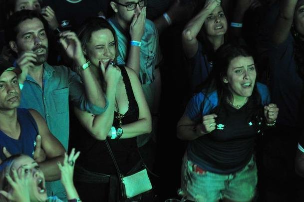 Torcedores do Cruzeiro acompanham final da Copa do Brasil no Mercado Distrital do Cruzeiro, em Belo Horizonte