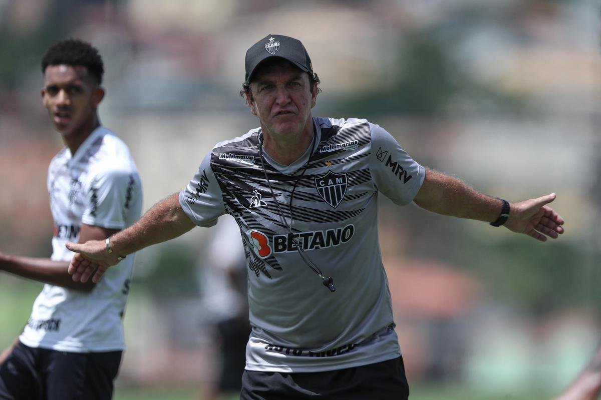 Primeiro treino comandado por Cuca desde a volta ao Atltico