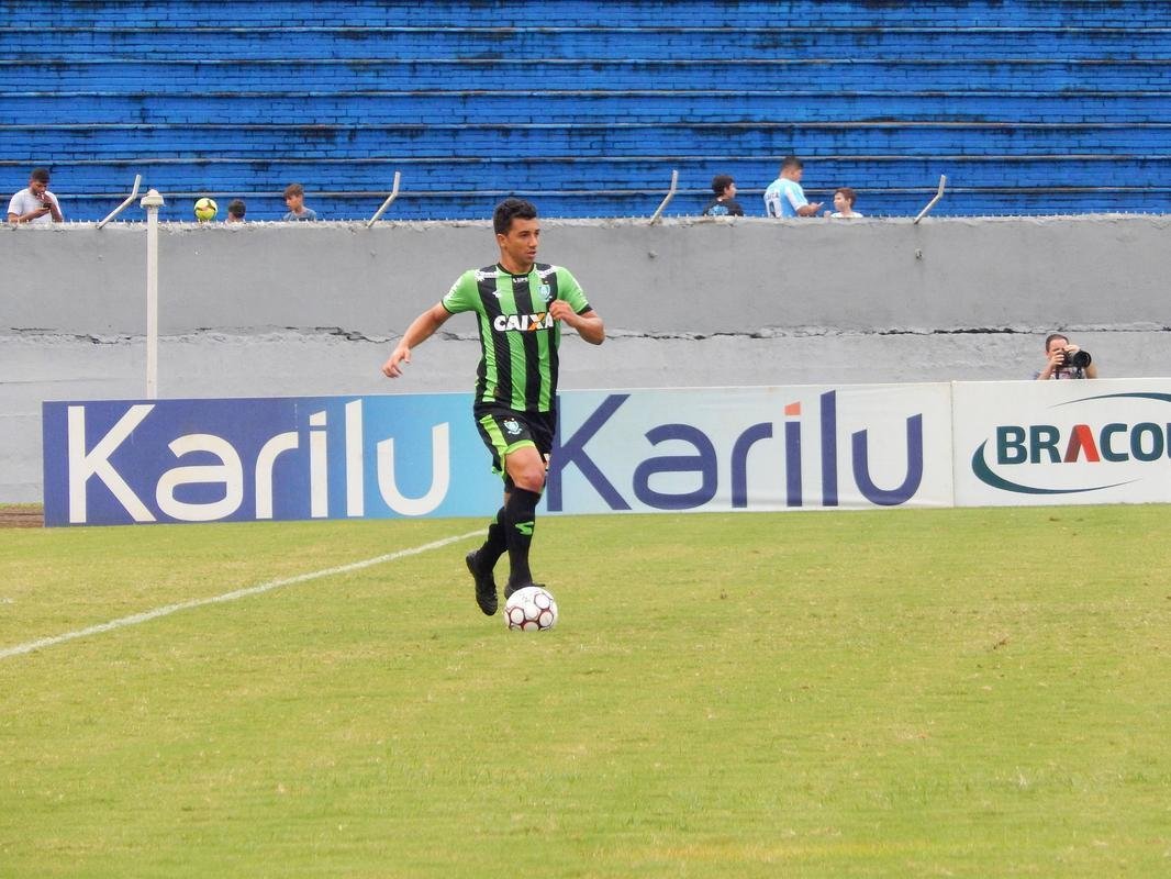 Renan Oliveira - embora no tenha sido titular absoluto na equipe na Srie B, o meia-atacante registrou bons nmeros na campanha do bicampeonato. Em 29 partidas, ele marcou cinco gols. A diretoria do Amrica reconheceu o esforo do atleta e prorrogou o vnculo por mais um ano.