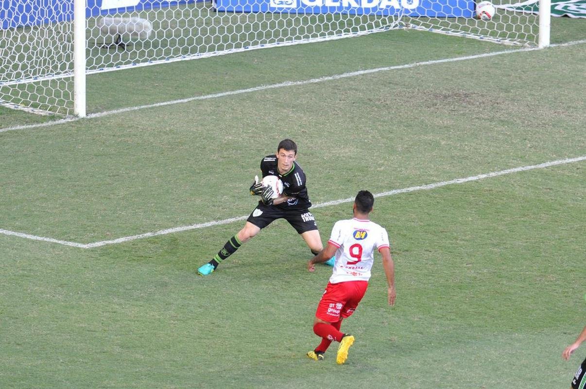 Gustavo Crecci marcou o gol da vitria do Villa Nova no Independncia, sobre o Amirca