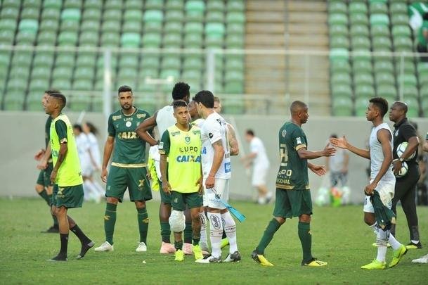 Jogadores do Amrica comemoraram muito a vitria deste domingo sobre o Santos