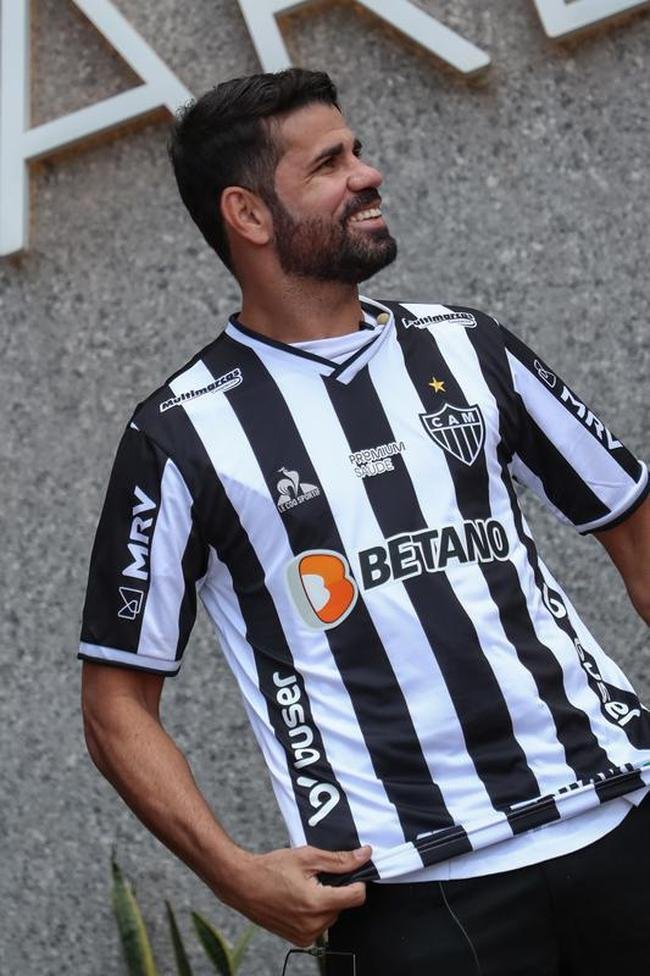 Na Arena MRV, Diego Costa  apresentado como novo reforo do Atltico
