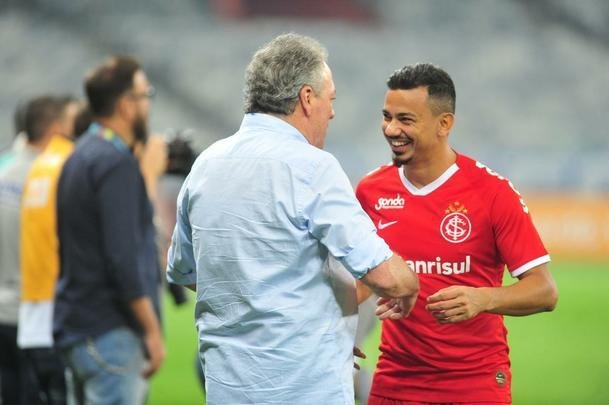 Cruzeiro e Internacional ficaram no empate em jogo com interveno do VAR