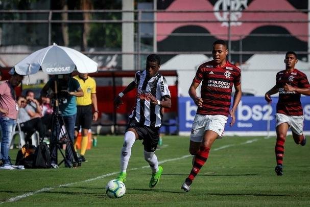 Washington Ferreira -  Formado pelo Tupi, o meia Tom Csar foi emprestado ao Atltico em agosto e entrou em campo seis vezes com a camisa do Galo, ainda sem balanar as redes.
