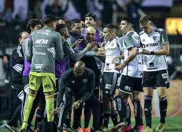 Jogador deu uma camisa para um garoto que estava na arquibancada do estádio em Volta Redonda, após empate com Fluminense