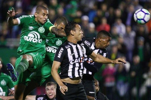 Fotos do duelo entre Chapecoense e Atlético, na Arena Condá, pela volta das oitavas de final da Copa do Brasil