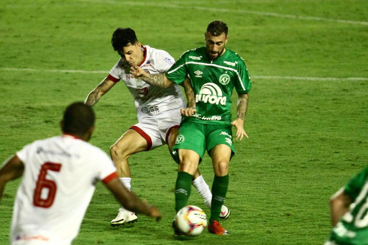 Nutico abriu o placar na segunda etapa com Kieza e quando a partida se encaminhava para mais uma vitria Timbu em seus domnios, a Chapecoense empatou aos 48 minutos do segundo tempo