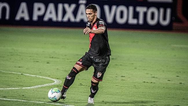 der Ferreira, do Atltico-GO, foi o 4 jogador de linha com mais minutos em campo em 2021: 5882. Ele participou de 66 jogos.