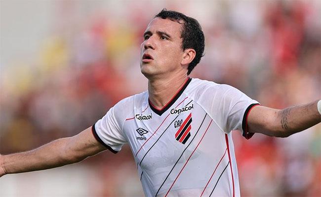 Pablo brilhou com trs gols e uma assistncia