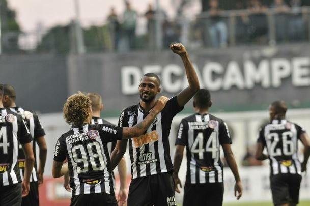 Veja imagens do duelo entre Atltico x Guarani de Divinpolis