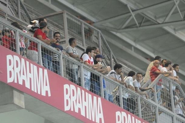 Imagens do duelo entre Amrica e CRB, no Independncia, pela 26 rodada da Srie B