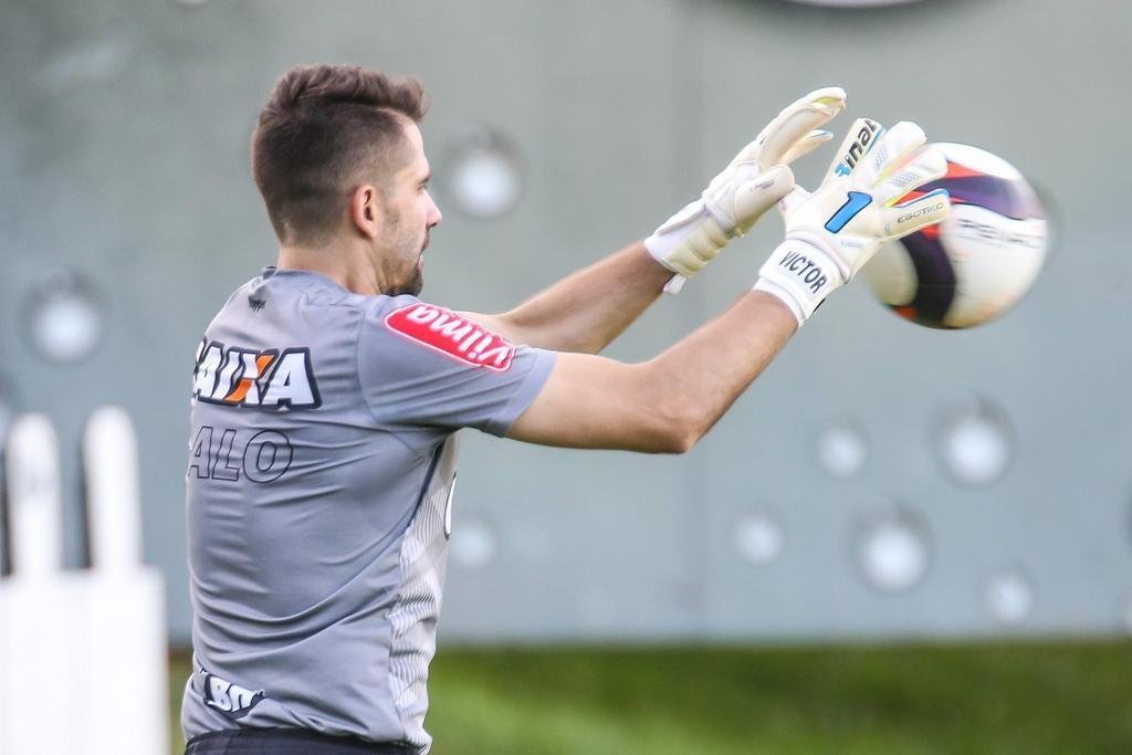Fotos do treino do Galo com Victor e Luan em campo