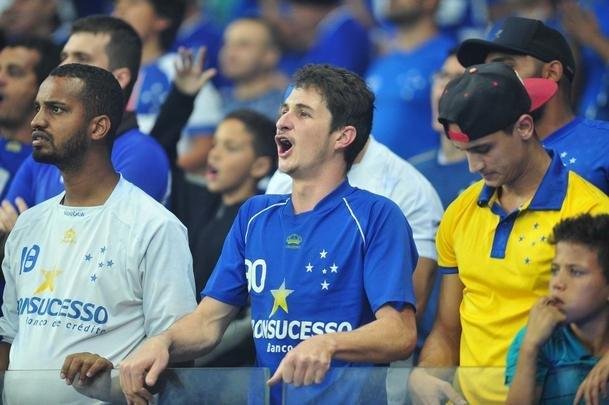 Fotos da torcida cruzeirense, no Mineiro, na partida contra o Inter, pela semifinal da Copa do Brasil