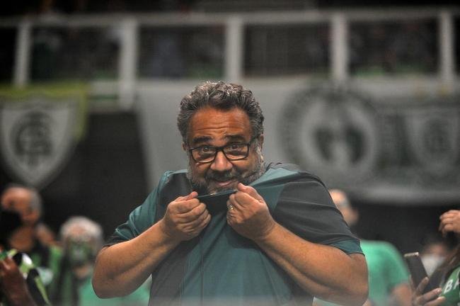 Fotos da torcida do Amrica na partida contra o Grmio, no Independncia, em BH, pela 32 rodada do Campeonato Brasileiro de 2021