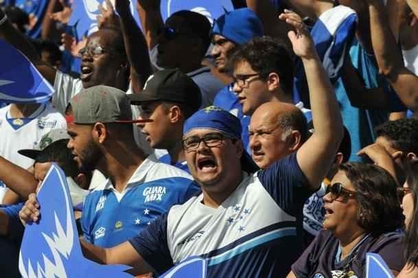 Torcida do Cruzeiro compareceu em bom nmero ao Mineiro para partida contra o Vitria pelo Brasileiro
