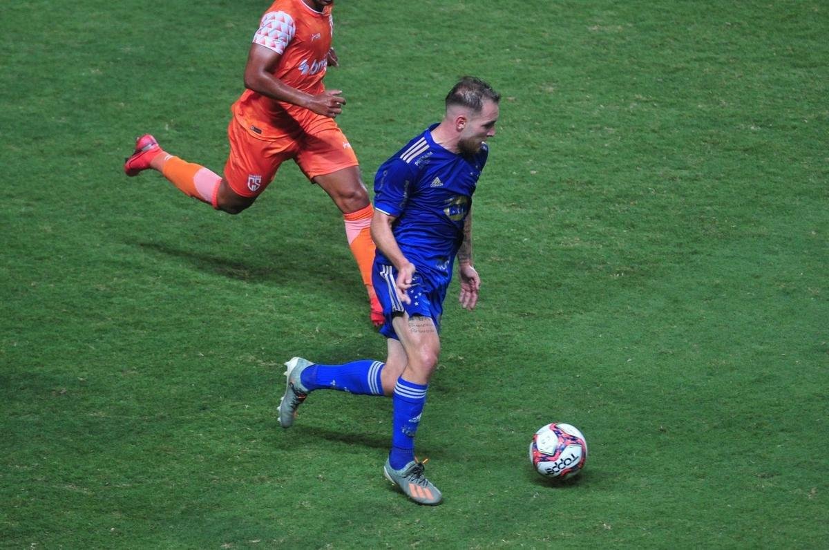 Fotos de Coimbra x Cruzeiro, no Independncia, pela 8 rodada do Mineiro. William Pottker e Felipe Augusto fizeram os gols da vitria celeste por 2 a 0.