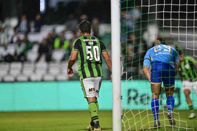 Em jogo equilibradíssimo o Coritiba virou e venceu o Unidos CIC