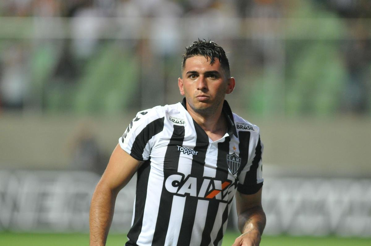 Danilo deixou o Atltico para defender a Ponte Preta por emprstimo. O lateral foi contrapartida  compra dos direitos econmicos de Emerson.