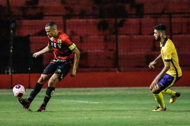 O Sport recebeu o Retrô FC em jogo adiantado da 5ª rodada do Campeonato Pernambucano. A partida marcou a estreia da Ilha do Retiro na temporada 2020