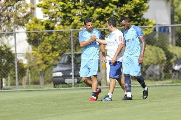 Mano Menezes montou Cruzeiro que deve encarar o Villa Nova no sbado e promoveu trs mudanas em relao ao ltimo jogo: Murilo entrou na vaga de Leo, Egdio no lugar de Marcelo Hermes e Robinho deu lugar a Ariel Cabral