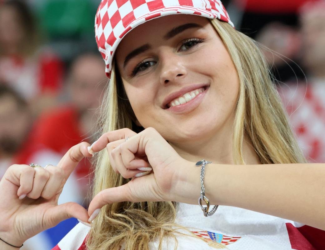 Fotos das torcidas de Brasil e Crocia no Estdio da Educao, em Al-Rayyan, no Catar, em duelo pelas quartas de final da Copa do Mundo