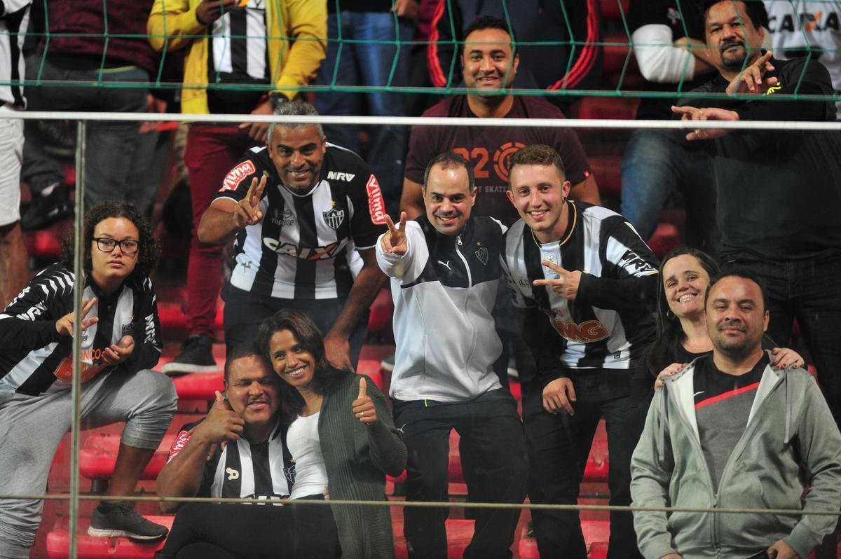 Torcida do Atltico apoiou o time, mas ficou frustrada com gol e derrota no contragolpe