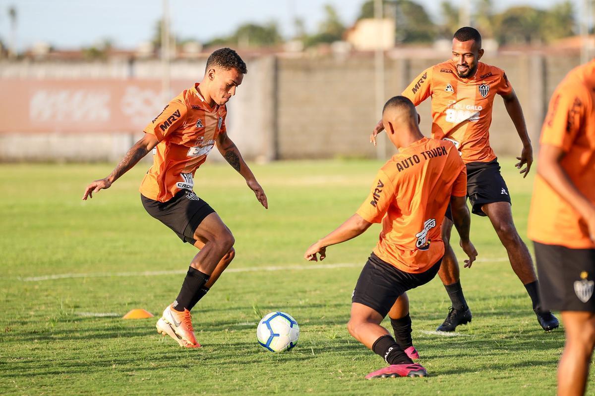 Fotos do primeiro treino comandado por Vagner Mancini no Atltico