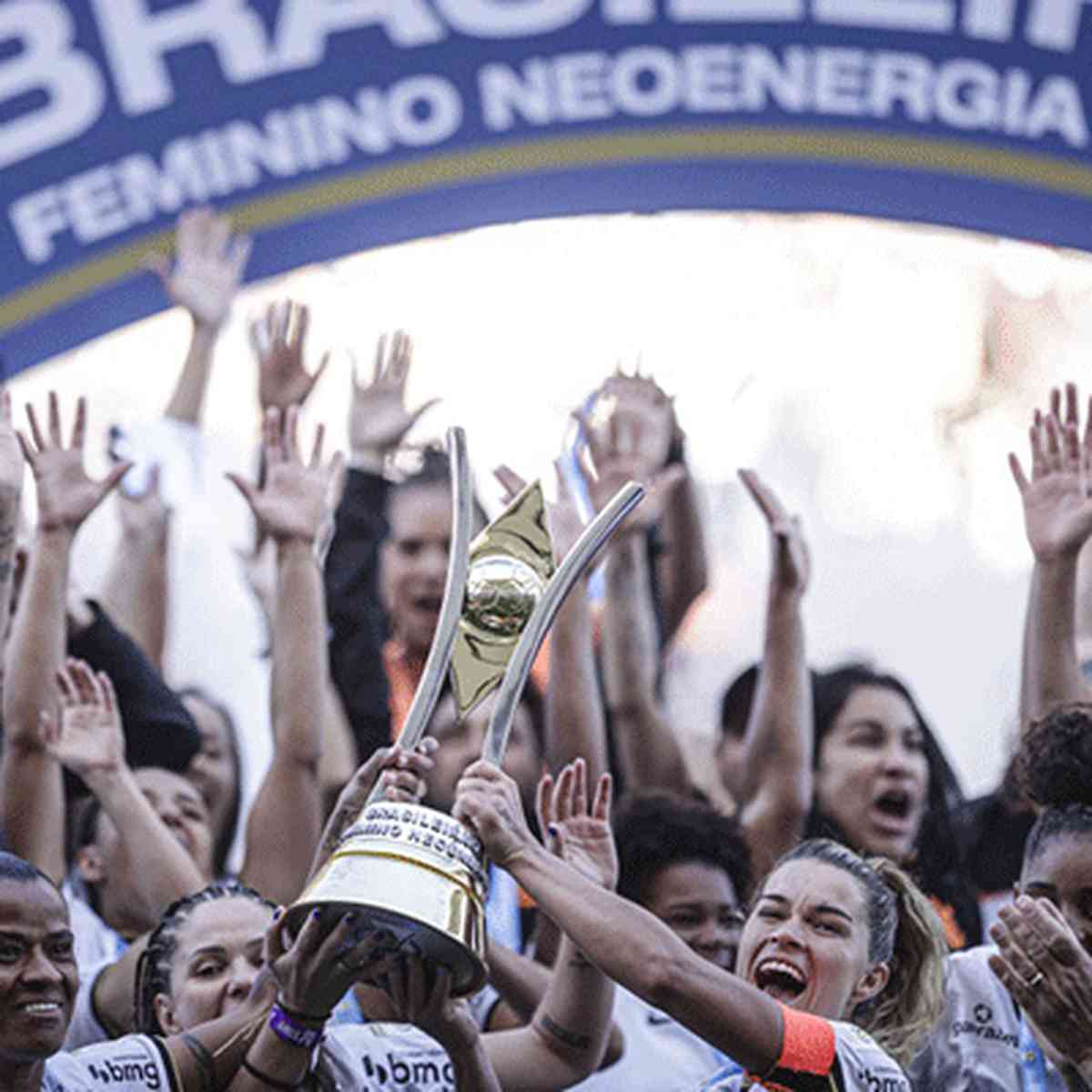 Brasileirão Feminino Neoenergia on X: Confrontos e chaveamento definidos ✓  Esse é o caminho para o título do #BrasileirãoFemininoNeoenergia 2022! Quem  vai levantar a taça? Vamos descobrir a partir do próximo final