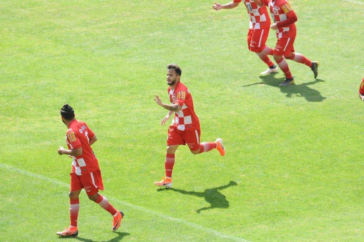 No Independncia, Tombense vence Caldense no jogo de ida da semifinal do Mineiro