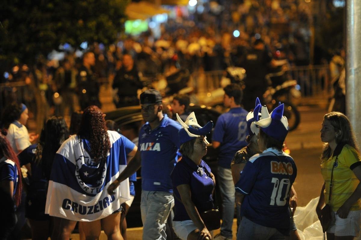 Com lanamento de uniforme e aes voltadas para o Dia Internacional da Mulher, Cruzeiro movimentou esplanada do Mineiro antes de jogo contra a URT (crdito: Juarez Rodrigues/EM D.A Press)