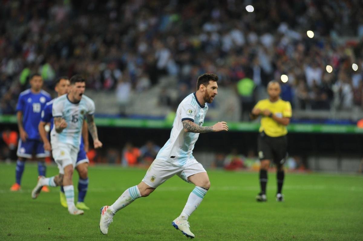 Fotos do duelo entre Argentina e Paraguai, no Mineiro, pela Copa Amrica
