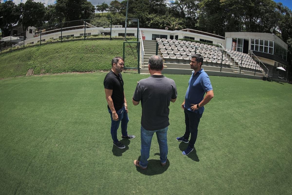 Coudet conhece a Cidade do Galo