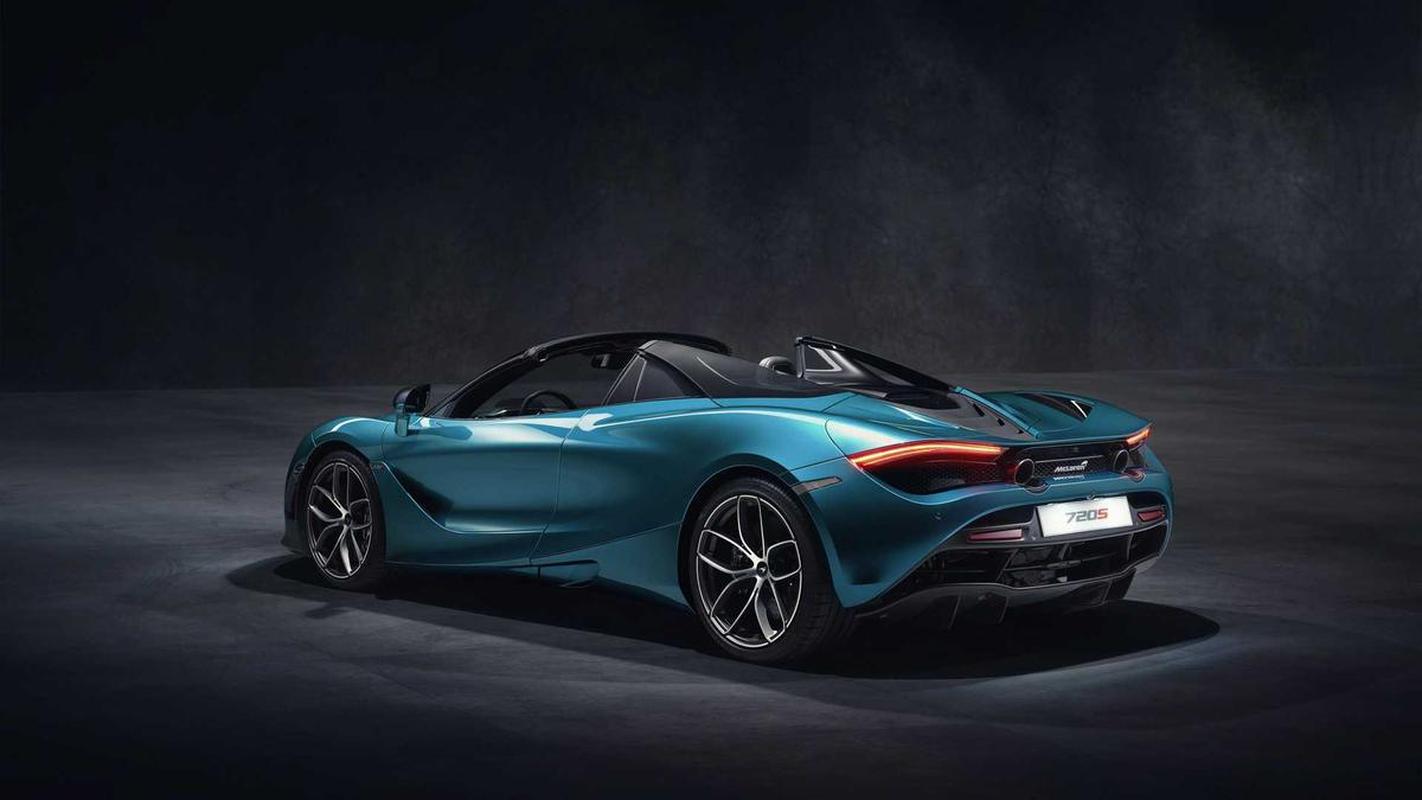 McLaren 720S Coupe azul sorteada em rifa no Hamad International Airport, em Doha