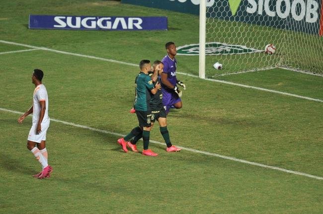 Fotos do jogo deste sbado entre Amrica e Coimbra, no Independncia, pelo Campeonato Mineiro