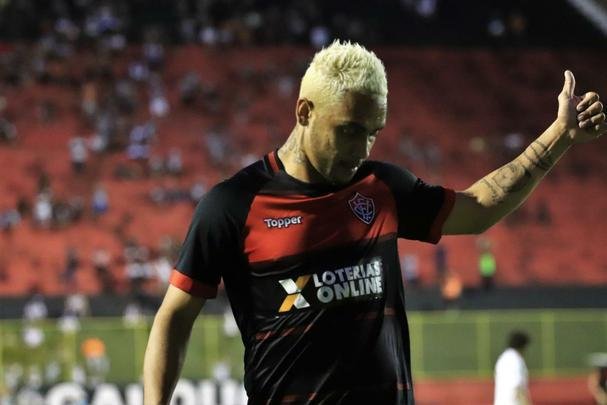 Vitória derrotou Atlético por 1 a 0, no Barradão, com gol de Léo Ceará