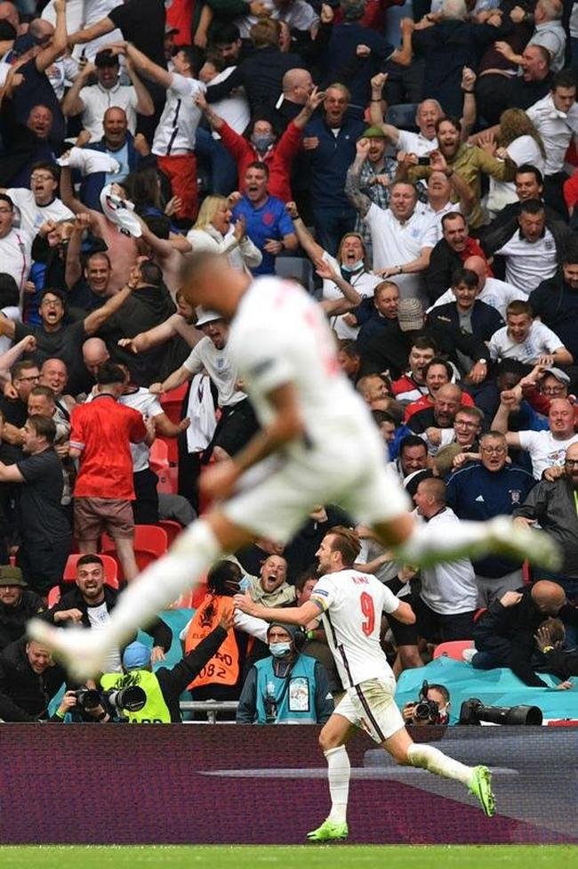 Fotos do gol de Harry Kane, da Inglaterra, sobre a Alemanha, em Wembley. Ingleses venceram por 2 a 0 e avan�aram �s quartas de final da Eurocopa
