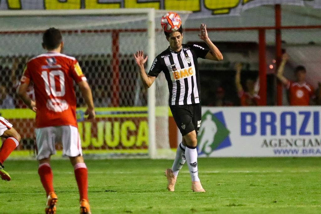 Veja imagens do jogo entre Tombense e Atltico