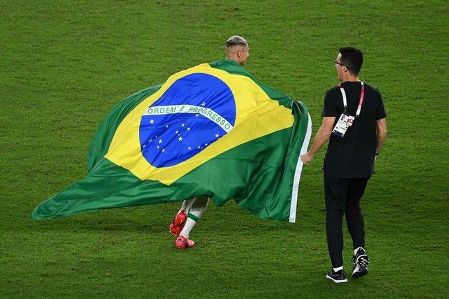 Fotos da festa dos jogadores brasileiros com a conquista da medalha de ouro em Tquio no futebol. Seleo  bicampe olmpica e de forma consecutiva