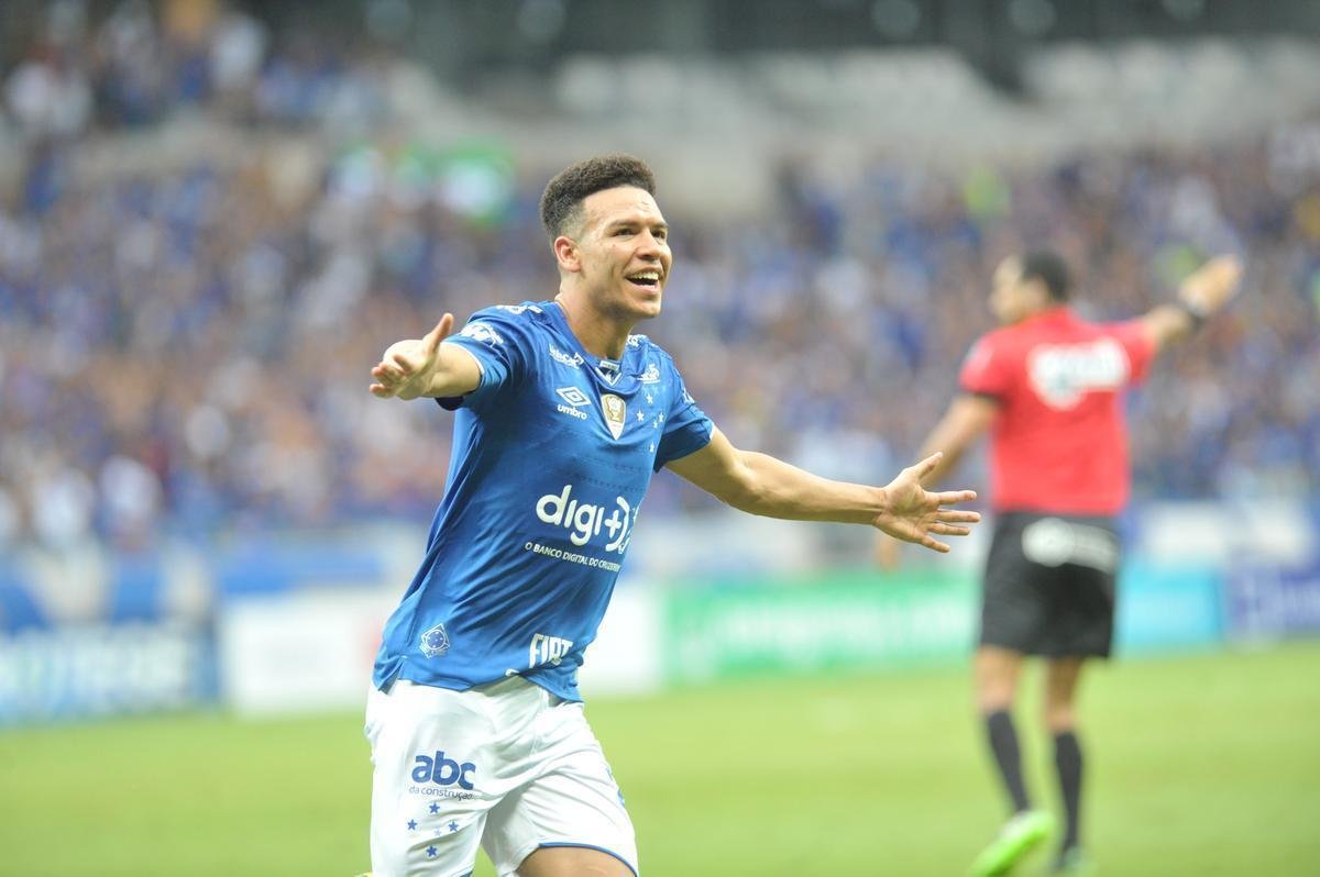 Marquinhos Gabriel abriu o placar para o Cruzeiro aos 45 do primeiro tempo, em chute no canto direito de Victor que ainda desviou no zagueiro atleticano Leonardo Silva