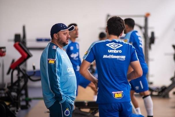Fotos do treino do Cruzeiro na Toca da Raposa II. Time enfrenta o Internacional, nesta quarta-feira, às 21h30, no Mineirão, pela semifinal da Copa do Brasil. Mano Menezes pode apresentar novidades na escalação diante dos gaúchos.