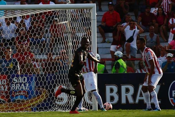 Nutico e Sport se enfrentaram nos Aflitos para o primeiro clssico do ano de 2020 no futebol brasileiro